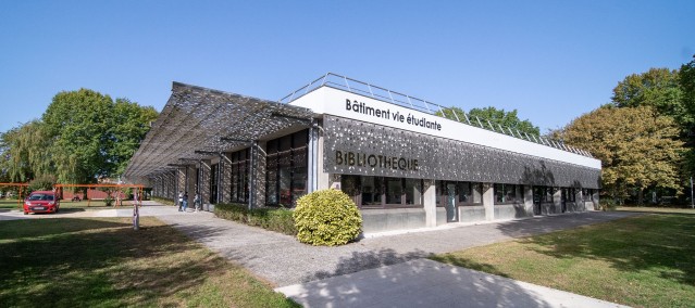 Bâtiment de la vie étudiante / Campus de Pau / Crédit photo Atlantic Drone