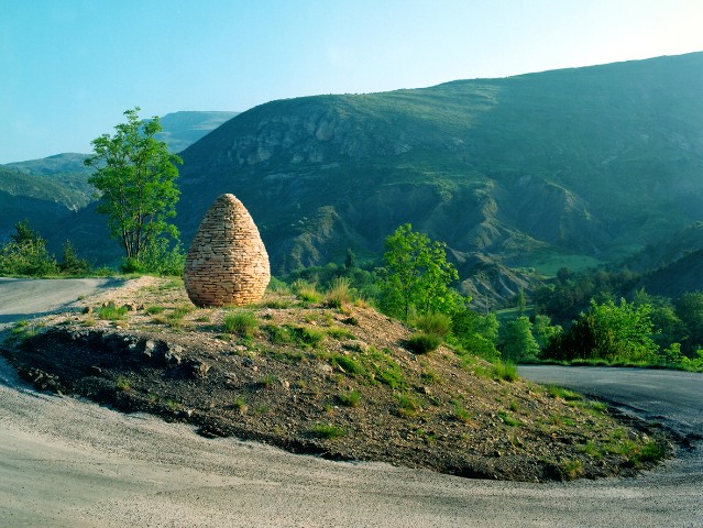Andy Goldsworthy, Sentinelle, 1999, Vallées de la Réserve Géologique de Haute-Provence